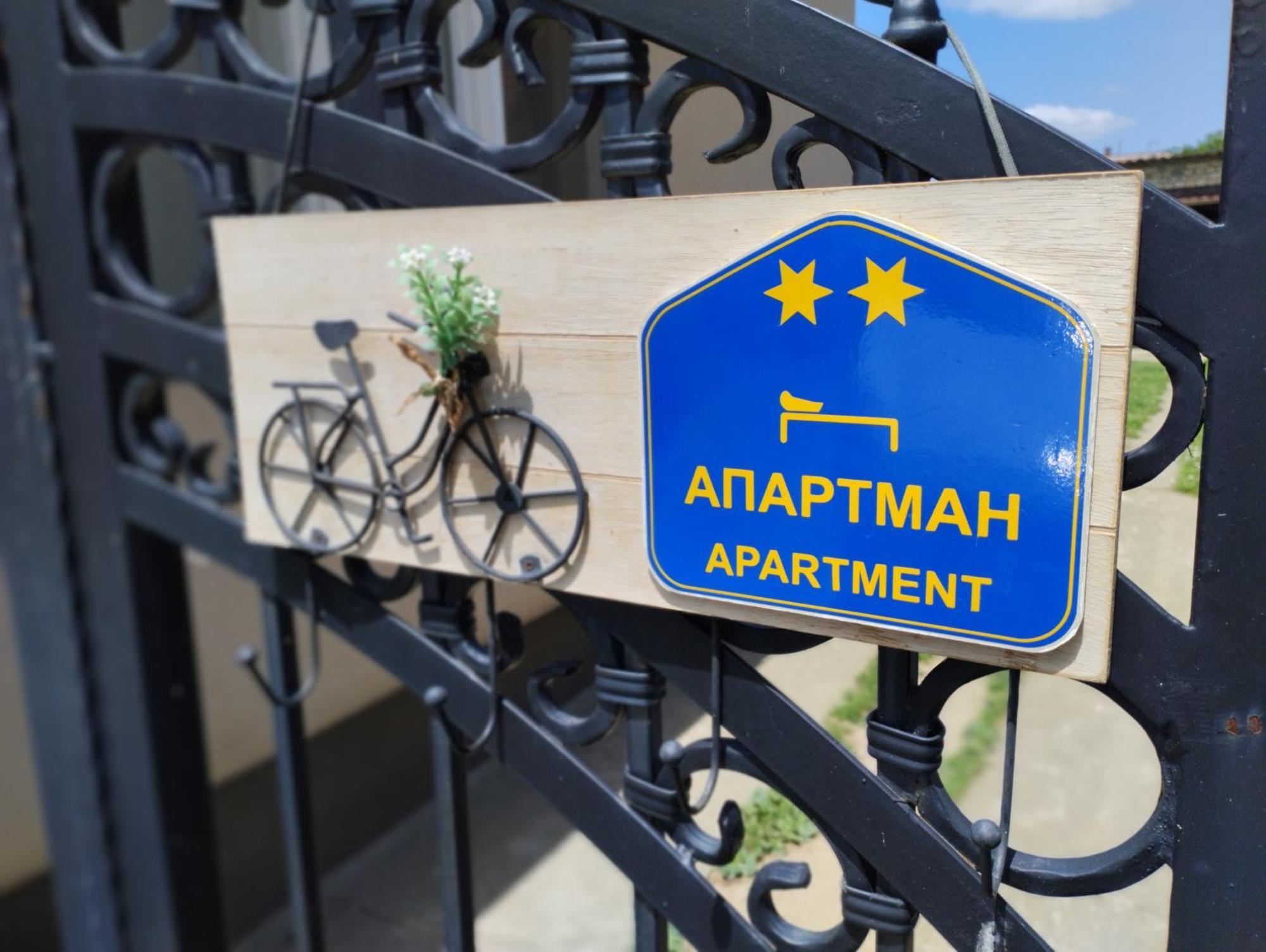 Cyclo Apartment Pinki Bačka Palanka Exteriör bild